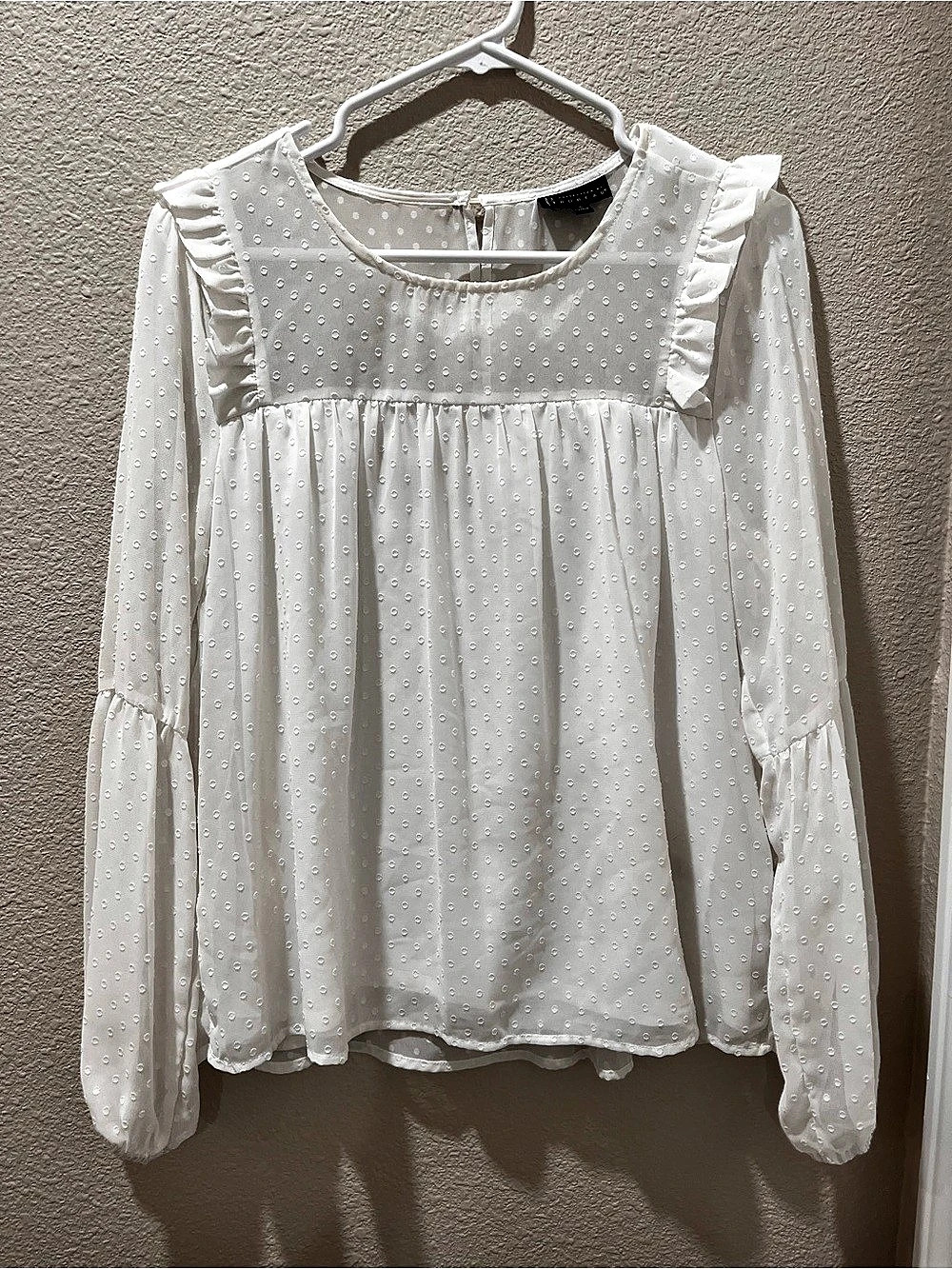 Bobeau Swiss Dot Ruffle Blouse in White Small Like New